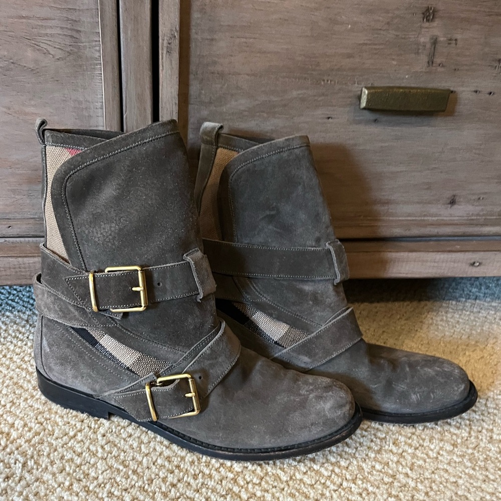 Burberry suede boots